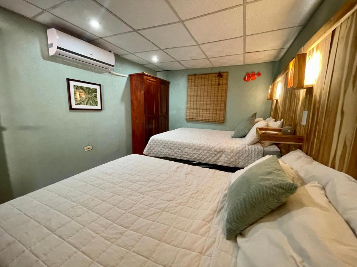 Johnnys Place Hotel มอนเตริโก ภายนอก รูปภาพ