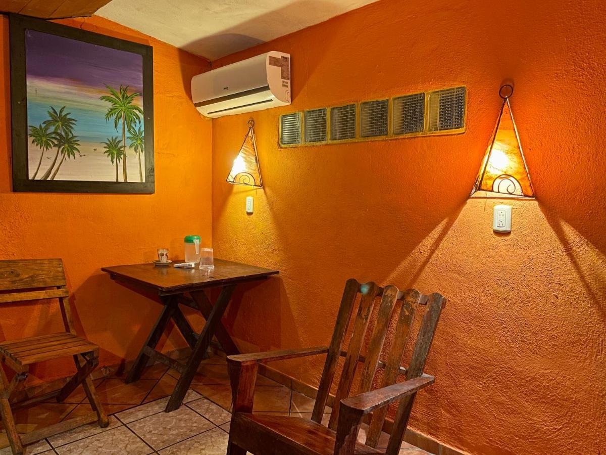 Johnnys Place Hotel มอนเตริโก ภายนอก รูปภาพ